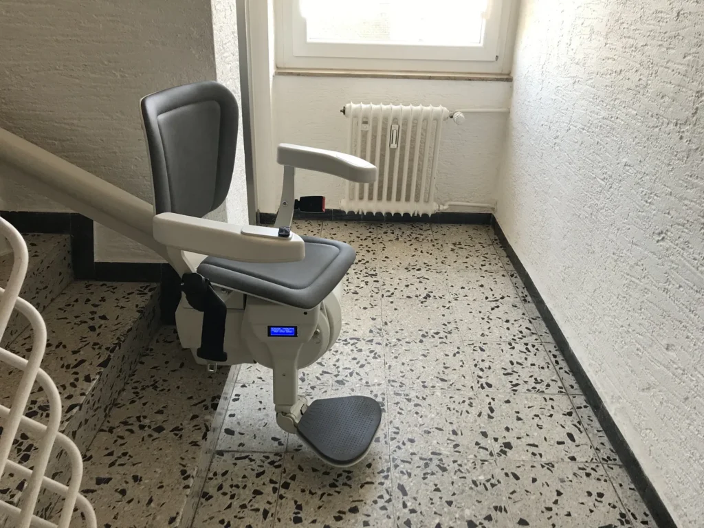 Platinum Ultimate – Schiene beginnt erst auf der ersten Stufe, der Flur bleibt frei